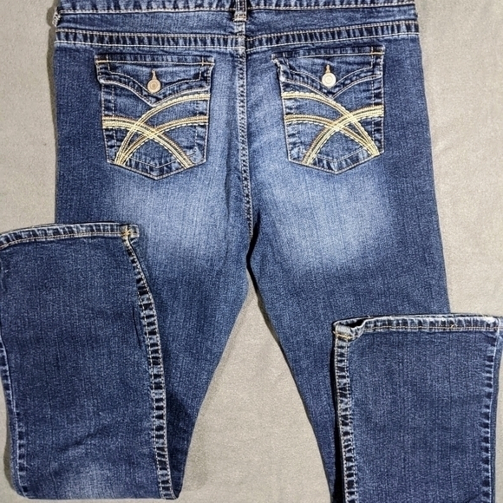 Rue 21 sz 13-14 jeans mid rise short bootcut‎